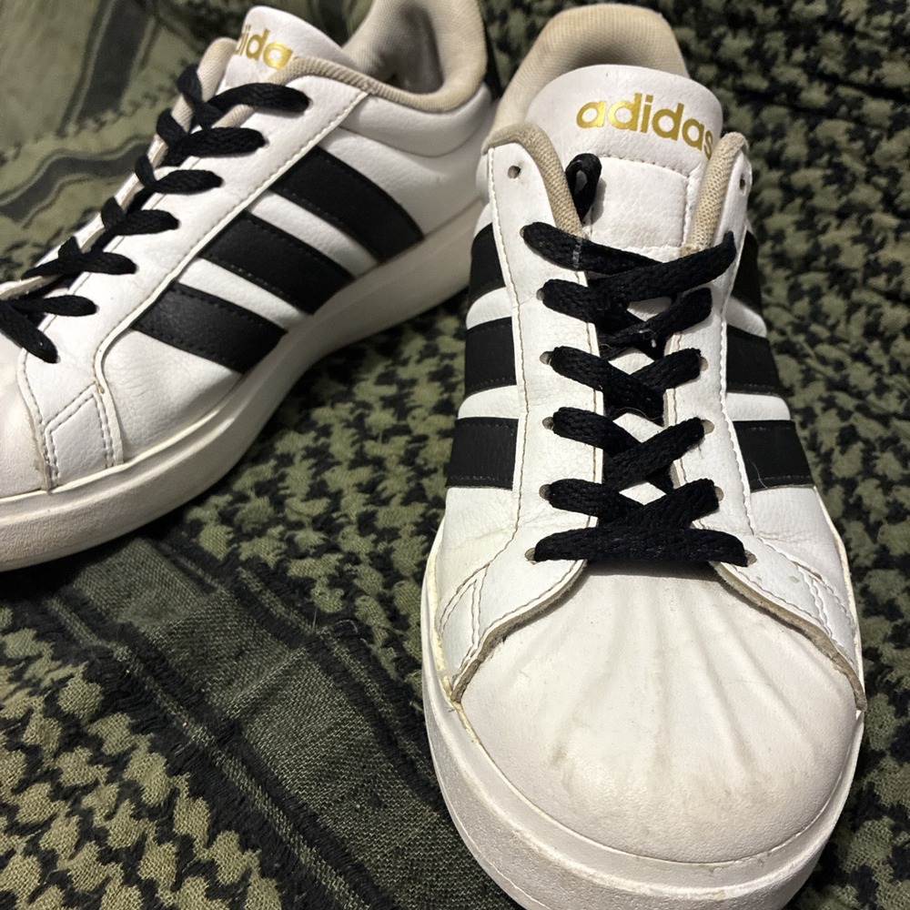 NO SOLES-Adidas Streettalk Cloud White/Core Black/Gold Metallic - Size 6